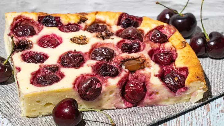 Творожный пирог с начинкой из вишни и шоколада: шаг 9