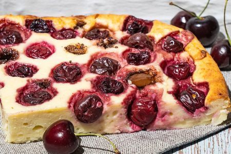 Творожный пирог с начинкой из вишни и шоколада: шаг 9