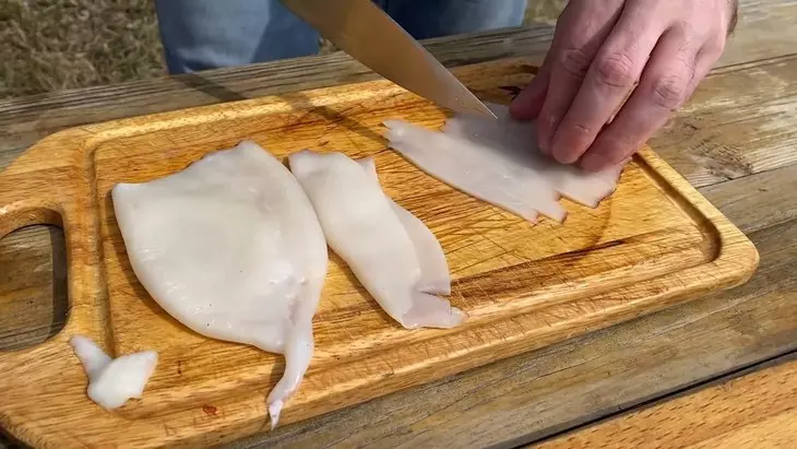 Теплый гриль-салат с кальмарами: шаг 1