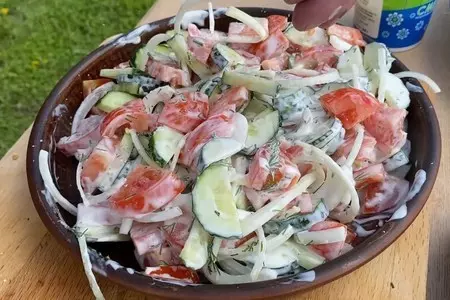 Мятый картофель, кабачки гриль и овощной салат: шаг 2