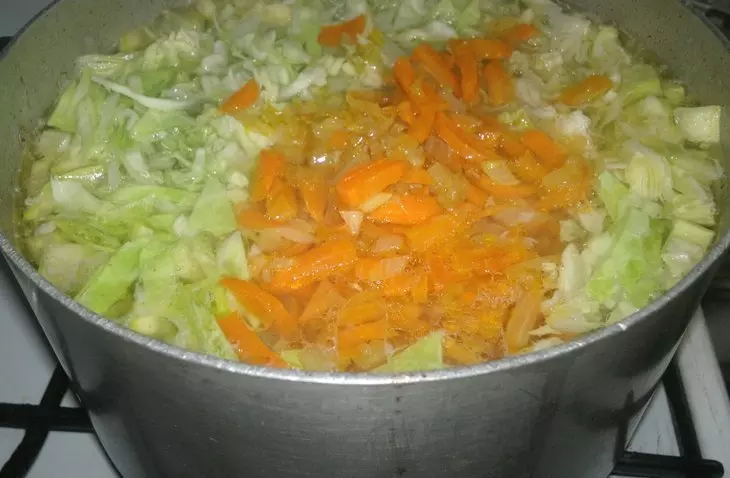 Щи с молодой капустой, кабачком и помидорами #литкухня #кулинар: шаг 9