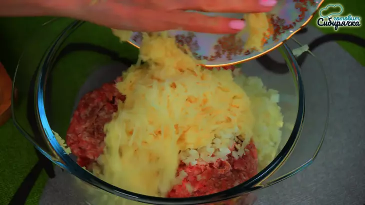 Котлеты из мясного фарша по-домашнему: шаг 2