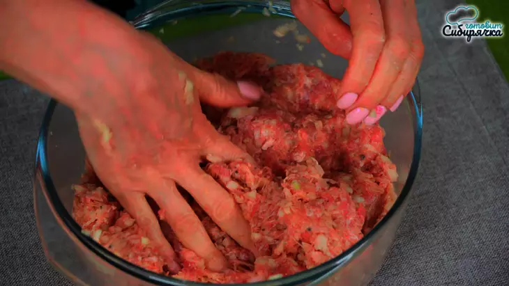 Котлеты из мясного фарша по-домашнему: шаг 4