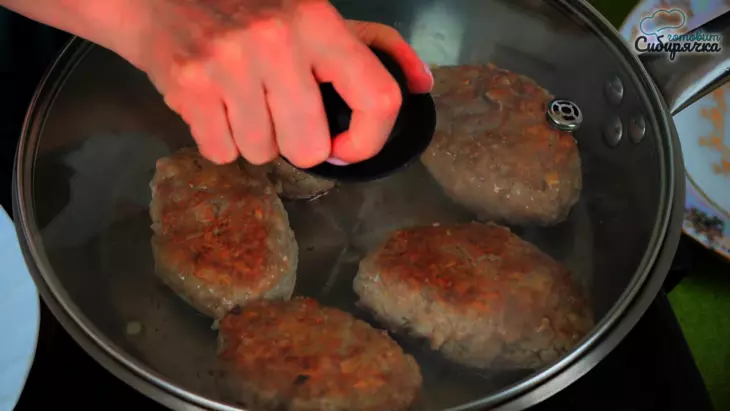 Котлеты из мясного фарша по-домашнему: шаг 8