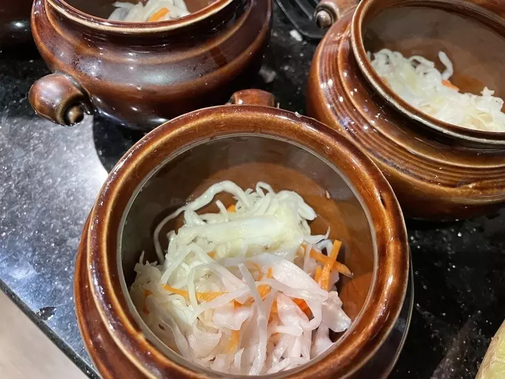 Щи с копчеными ребрышками и лисичками #литкухня и #кулинар: шаг 1