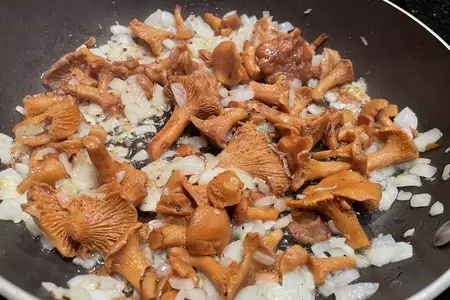 Щи с копчеными ребрышками и лисичками #литкухня и #кулинар: шаг 5
