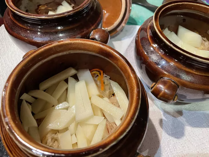 Щи с копчеными ребрышками и лисичками #литкухня и #кулинар: шаг 7