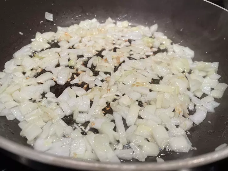 Щи с копчеными ребрышками и лисичками #литкухня #кулинар: шаг 4