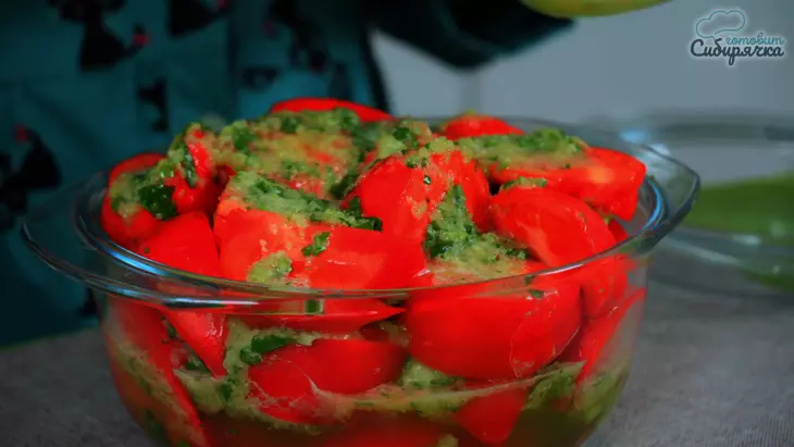Острая закуска из помидоров с чесночным соусом: шаг 7