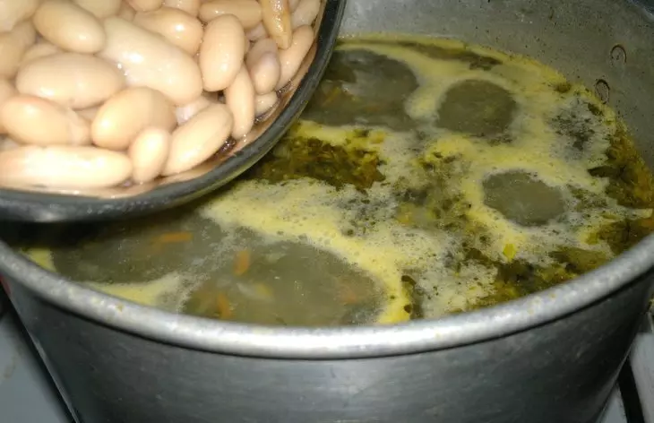 Зелёные щи с фасолью #литкухня #кулинар: шаг 11