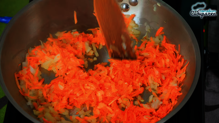 Ленивые голубцы в сметанно-томатном соусе в духовке: шаг 1