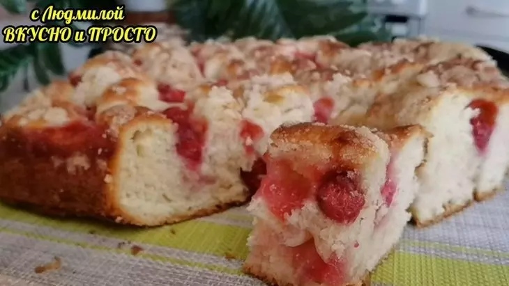 Сдобный пирог с ягодами: шаг 1