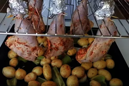 Окорочка с картошкой в духовке: шаг 3