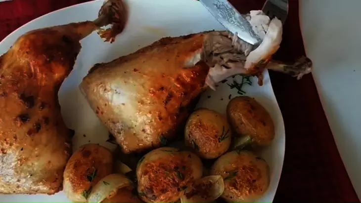 Окорочка с картошкой в духовке: шаг 5