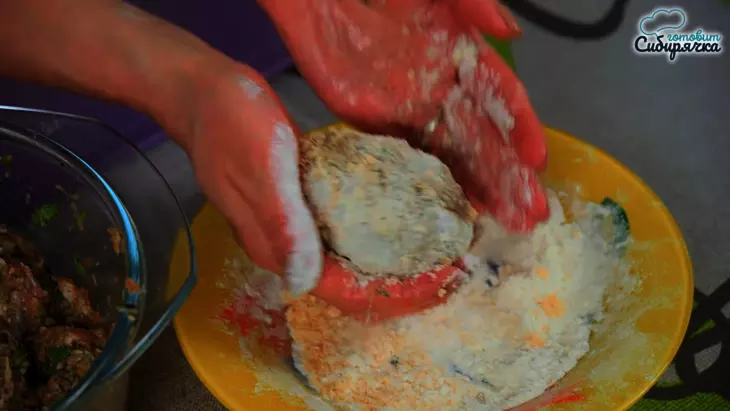 Котлеты из баклажанов с мясным фаршем по-домашнему: шаг 6