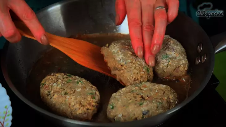 Котлеты из баклажанов с мясным фаршем по-домашнему: шаг 7