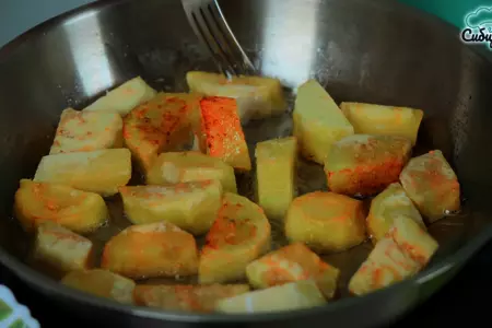 Закусочный салат из жареных баклажанных кубиков: шаг 3