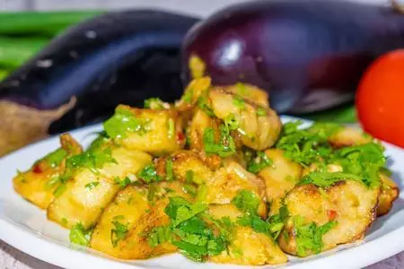 Закусочный салат из жареных баклажанных кубиков: шаг 8