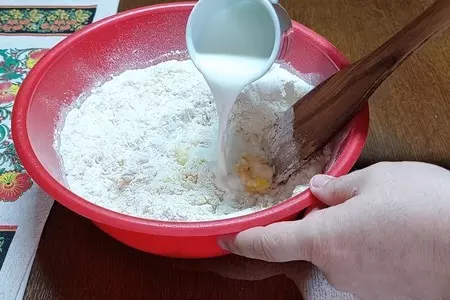Самые пушистые пирожки с вишней: шаг 2