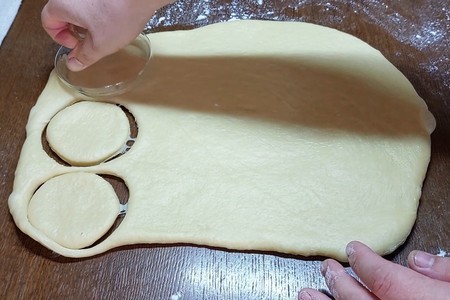 Самые пушистые пирожки с вишней: шаг 9