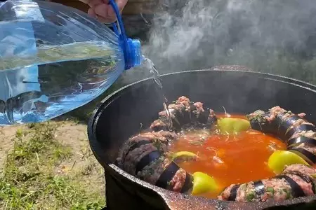 Фаршированные перцы, баклажаны и помидоры в казане: шаг 7