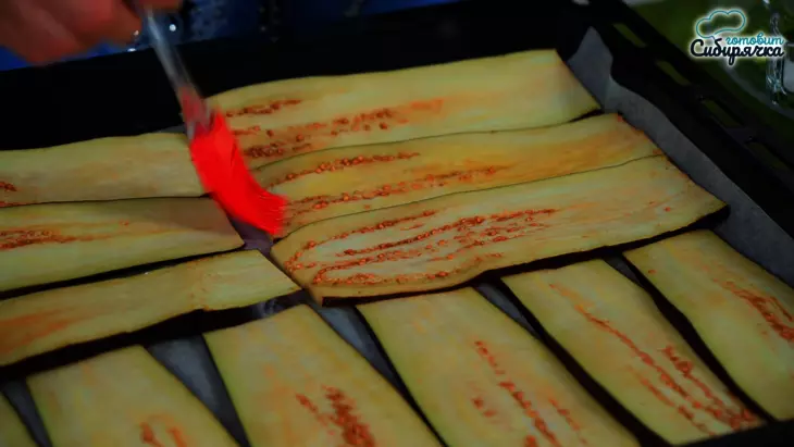 Закусочные рулетики из баклажан с мясным фаршем и овощами: шаг 2