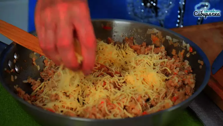 Закусочные рулетики из баклажан с мясным фаршем и овощами: шаг 5