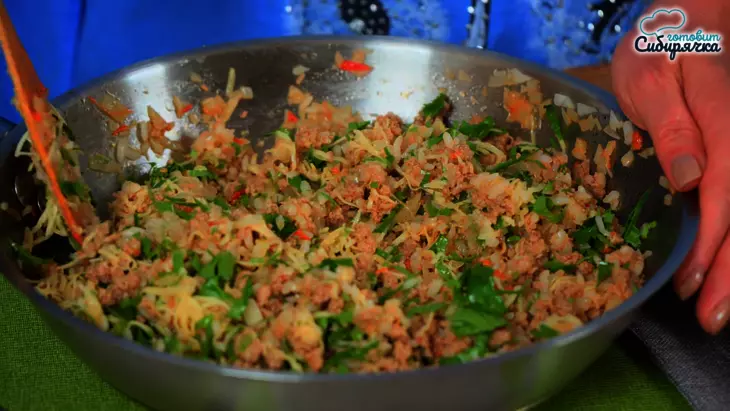 Закусочные рулетики из баклажан с мясным фаршем и овощами: шаг 6