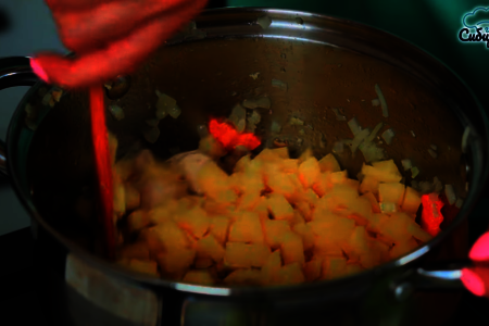 Куриный суп с плавленым сливочным сыром и овощами: шаг 4