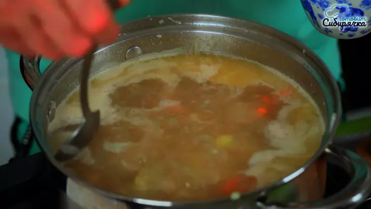Куриный суп с плавленым сливочным сыром и овощами: шаг 5