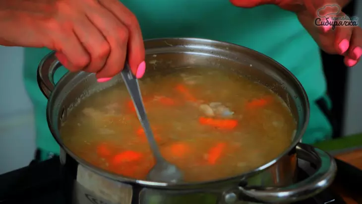 Куриный суп с плавленым сливочным сыром и овощами: шаг 7