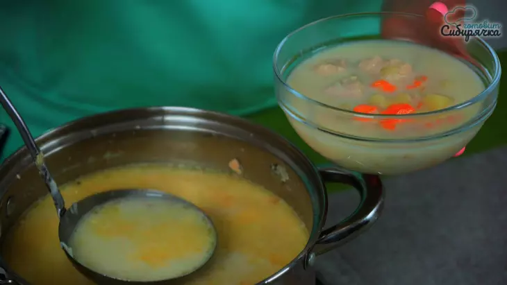 Куриный суп с плавленым сливочным сыром и овощами: шаг 8