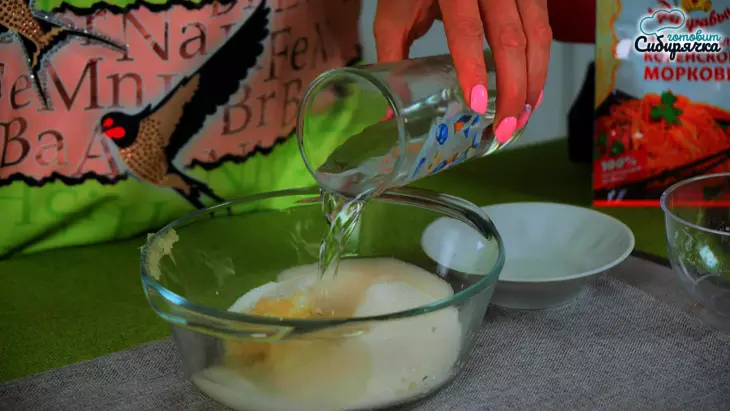Салат из огурцов с морковью по-корейски, на зиму: шаг 1