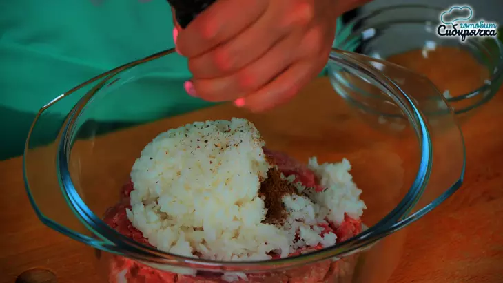 Голубцы из мясного фарша с овощами в листьях свеклы: шаг 2