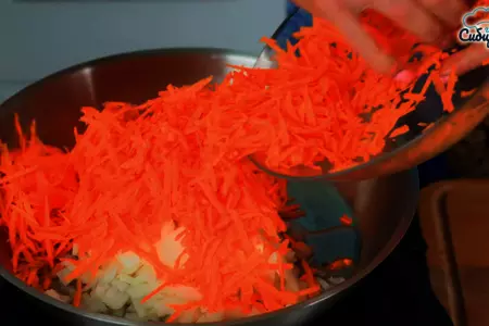Болгарские перцы фаршированные мясным фаршем с рисом в сковороде: шаг 1