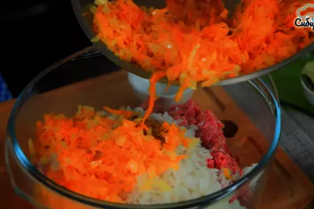 Болгарские перцы фаршированные мясным фаршем с рисом в сковороде: шаг 2