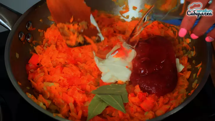 Болгарские перцы фаршированные мясным фаршем с рисом в сковороде: шаг 5