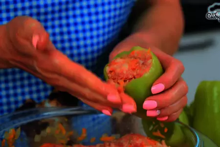 Болгарские перцы фаршированные мясным фаршем с рисом в сковороде: шаг 6