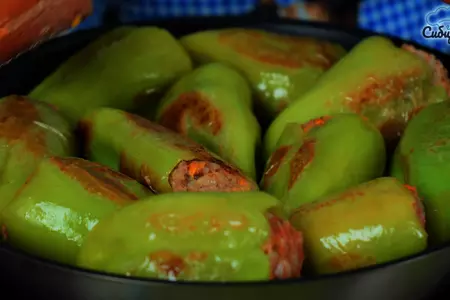 Болгарские перцы фаршированные мясным фаршем с рисом в сковороде: шаг 7