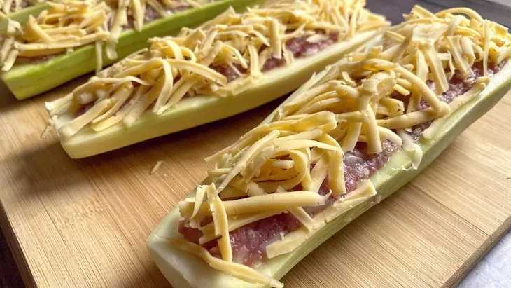 Кабачки в духовке фаршированные: шаг 1