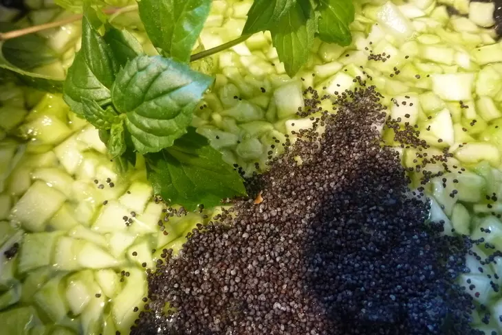 Варенье из огурцов с мятой и маком: шаг 2