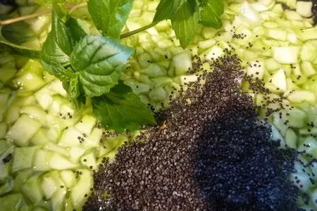 Варенье из огурцов с мятой и маком: шаг 2