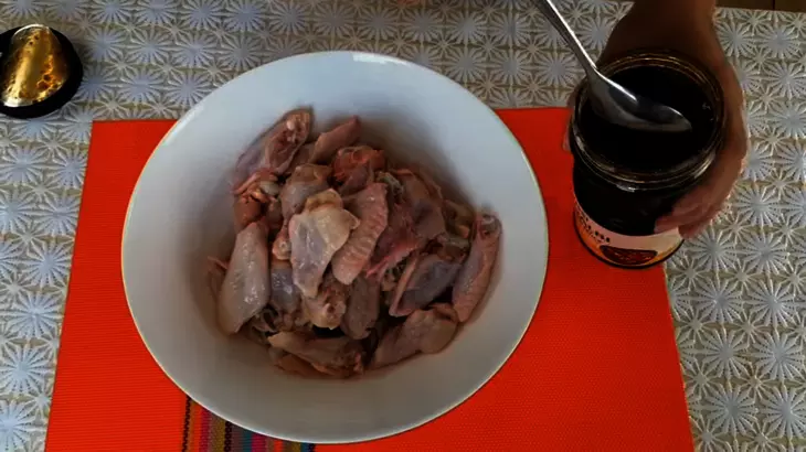 Крылья с овощами в духовке: шаг 1