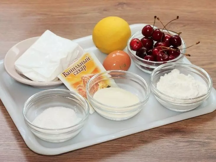Вареники с ягодой и соусом #накормишкольника: шаг 1