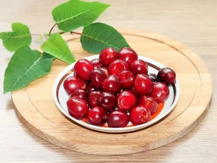 Вареники с ягодой и соусом #накормишкольника: шаг 2