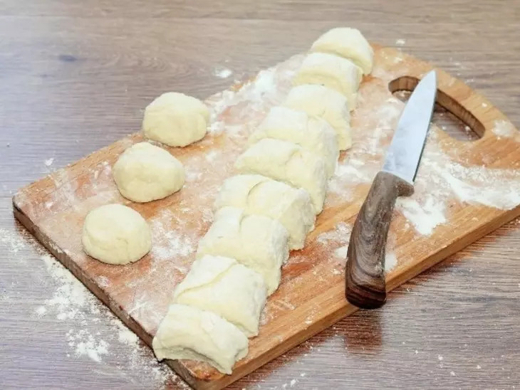 Вареники с ягодой и соусом #накормишкольника: шаг 11