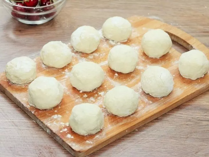 Вареники с ягодой и соусом #накормишкольника: шаг 15