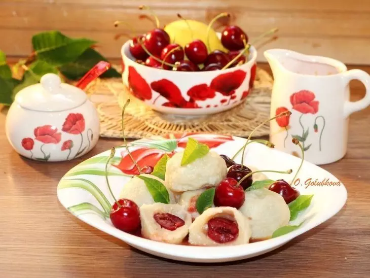 Вареники с ягодой и соусом #накормишкольника: шаг 16
