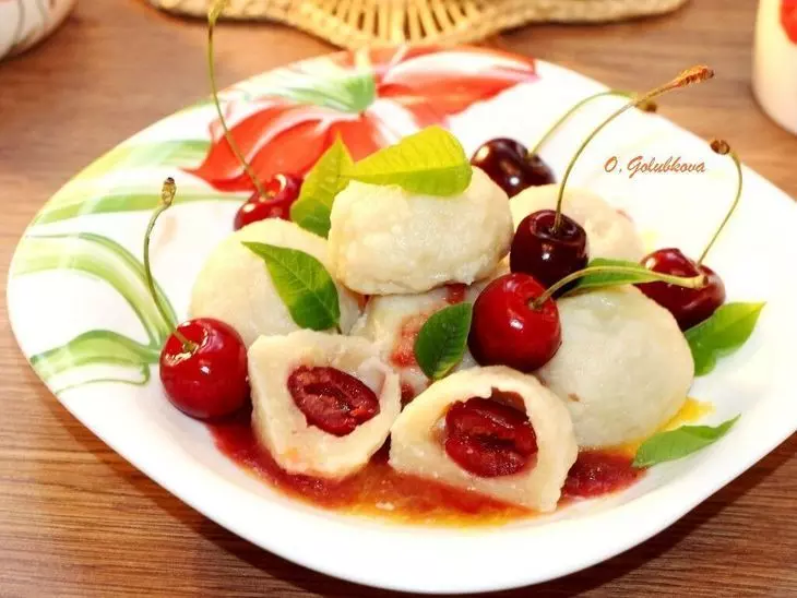 Вареники с ягодой и соусом #накормишкольника: шаг 17