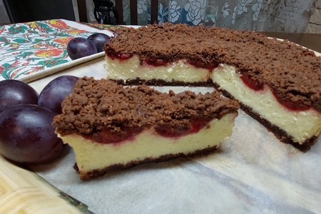 Шоколадно-творожный пирог со сливами без замеса теста: шаг 9